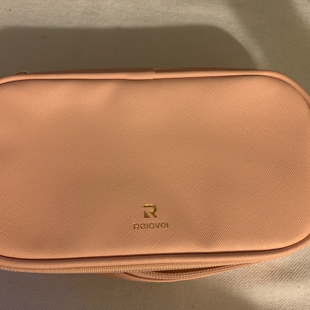 Makeup Travel Case (Pink) New, never been used.